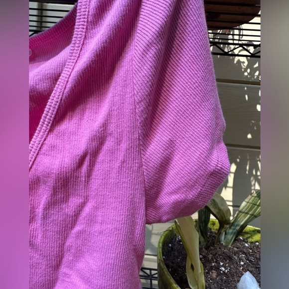 PACSUN Vivid Pink Ribbed Crop Top Cuffed Sleeve Women’s Size Small - Picture 3 of 5